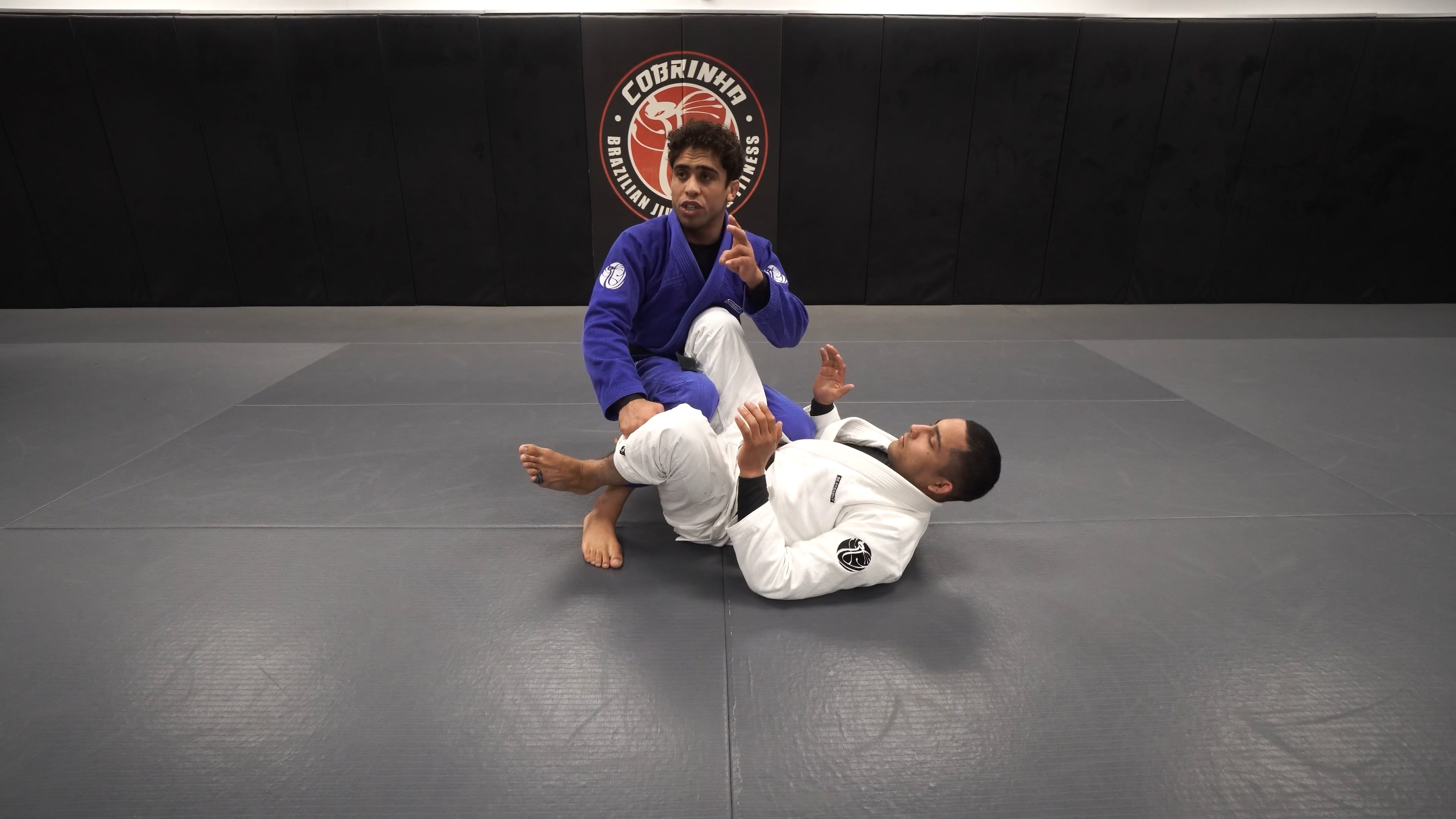 Luxury Grip Drill: Chaining Passes & Shutting Down the Hips