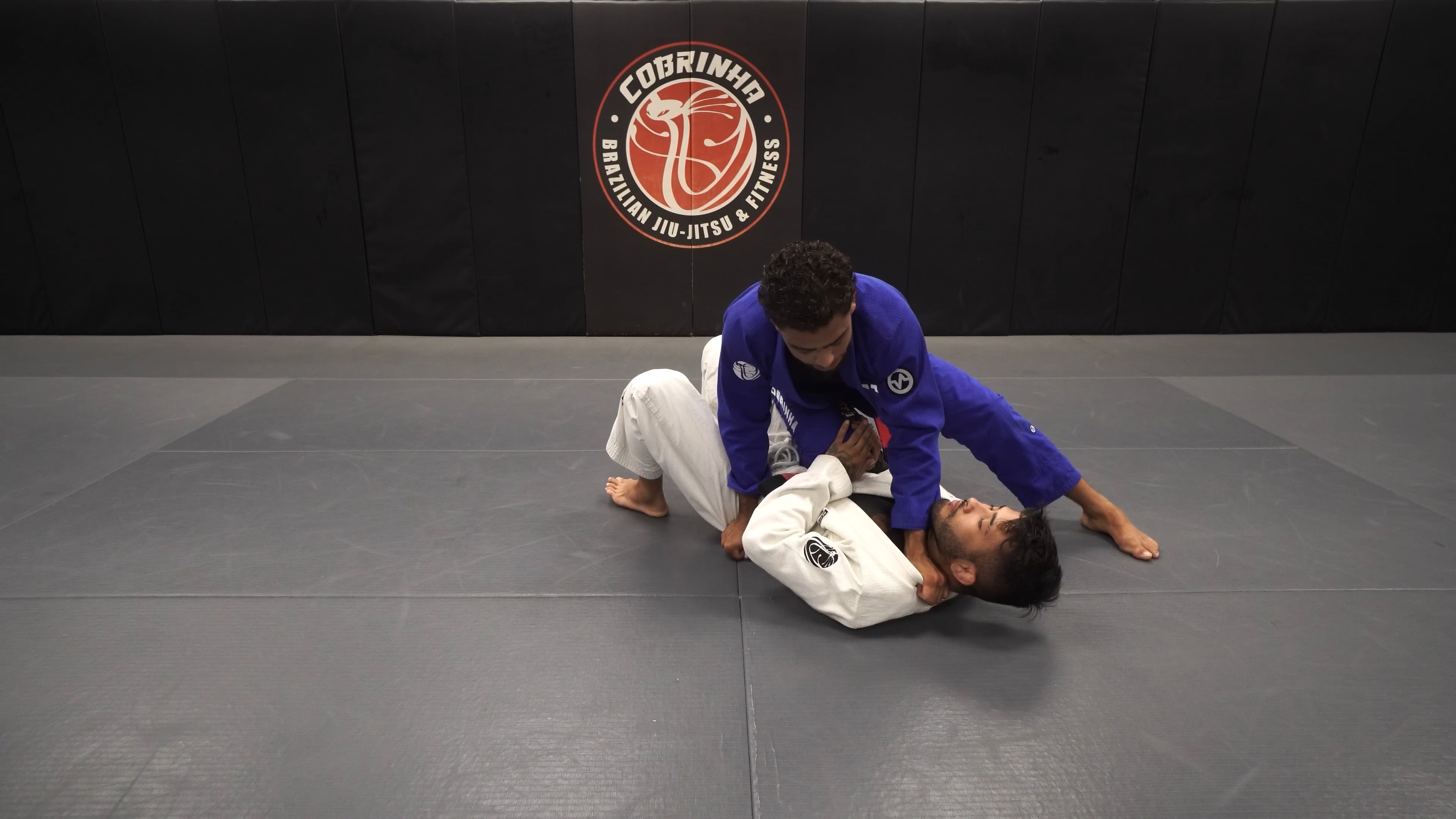 Single Leg Sequence: Knee Cut to Knee on Belly Cross Choke Series