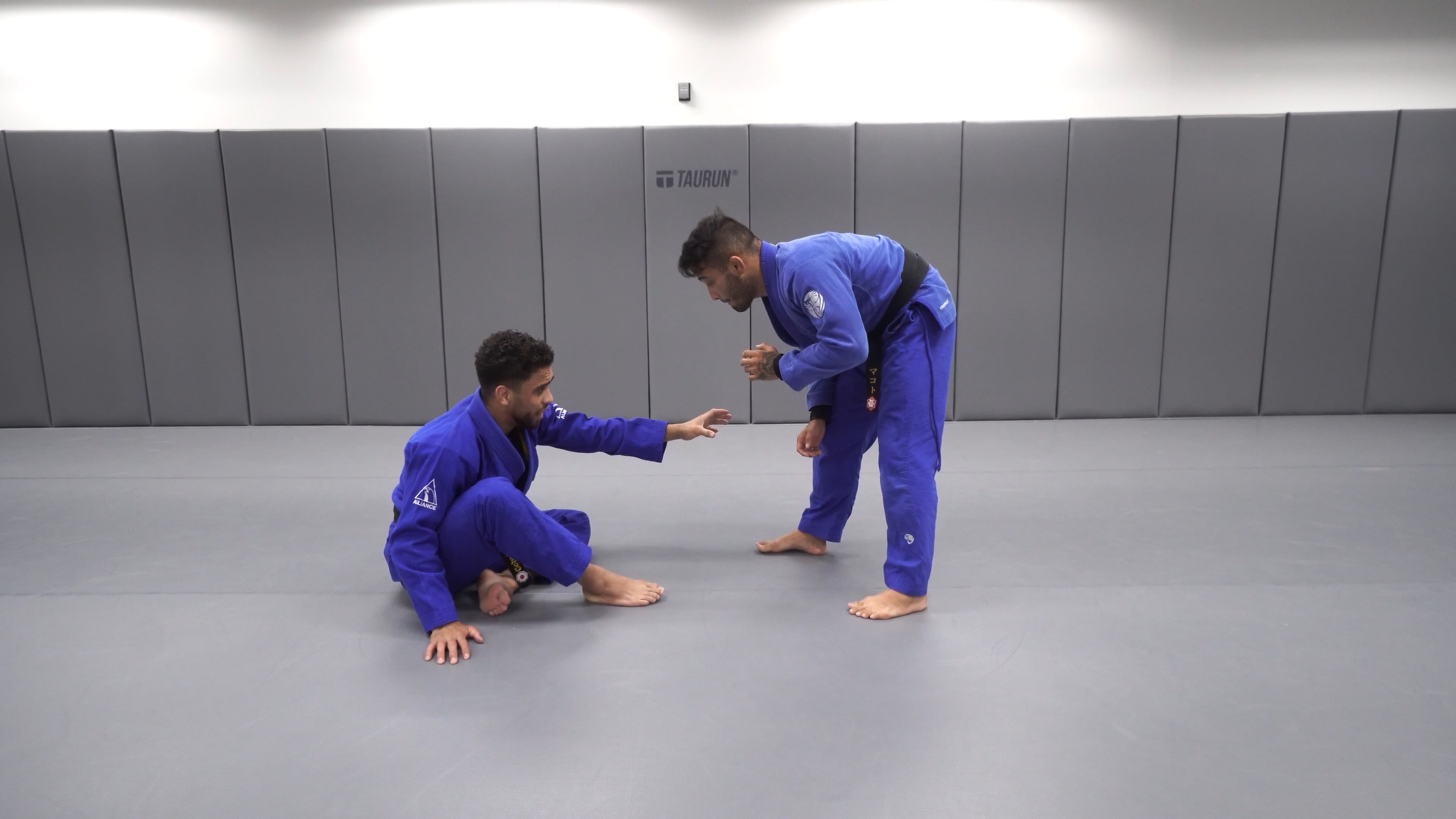 Sitting Guard: Distance Management and Entering Cobra Guard to Dela Riva