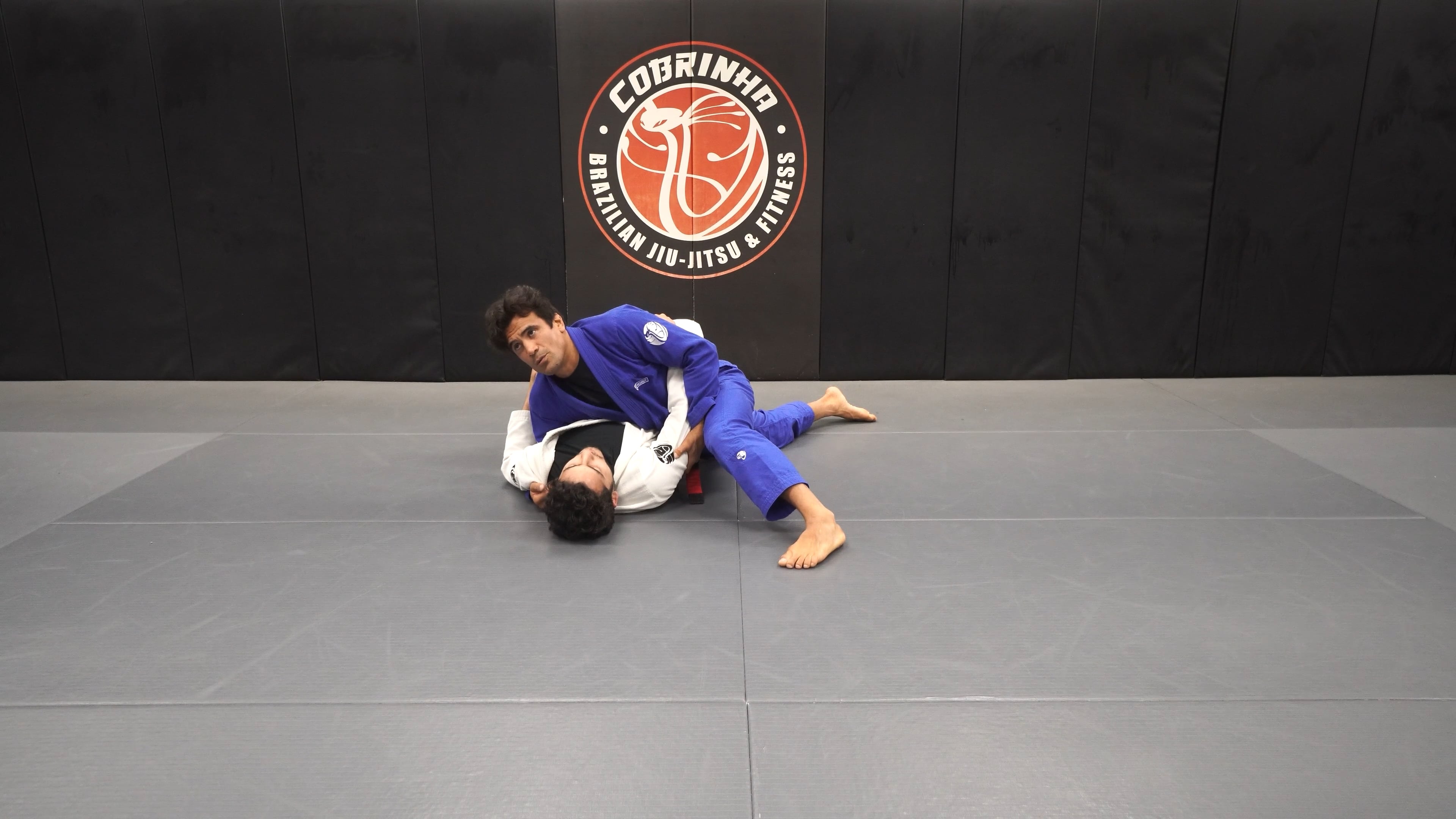 Luxury Grip Passing: Knee Cut Details