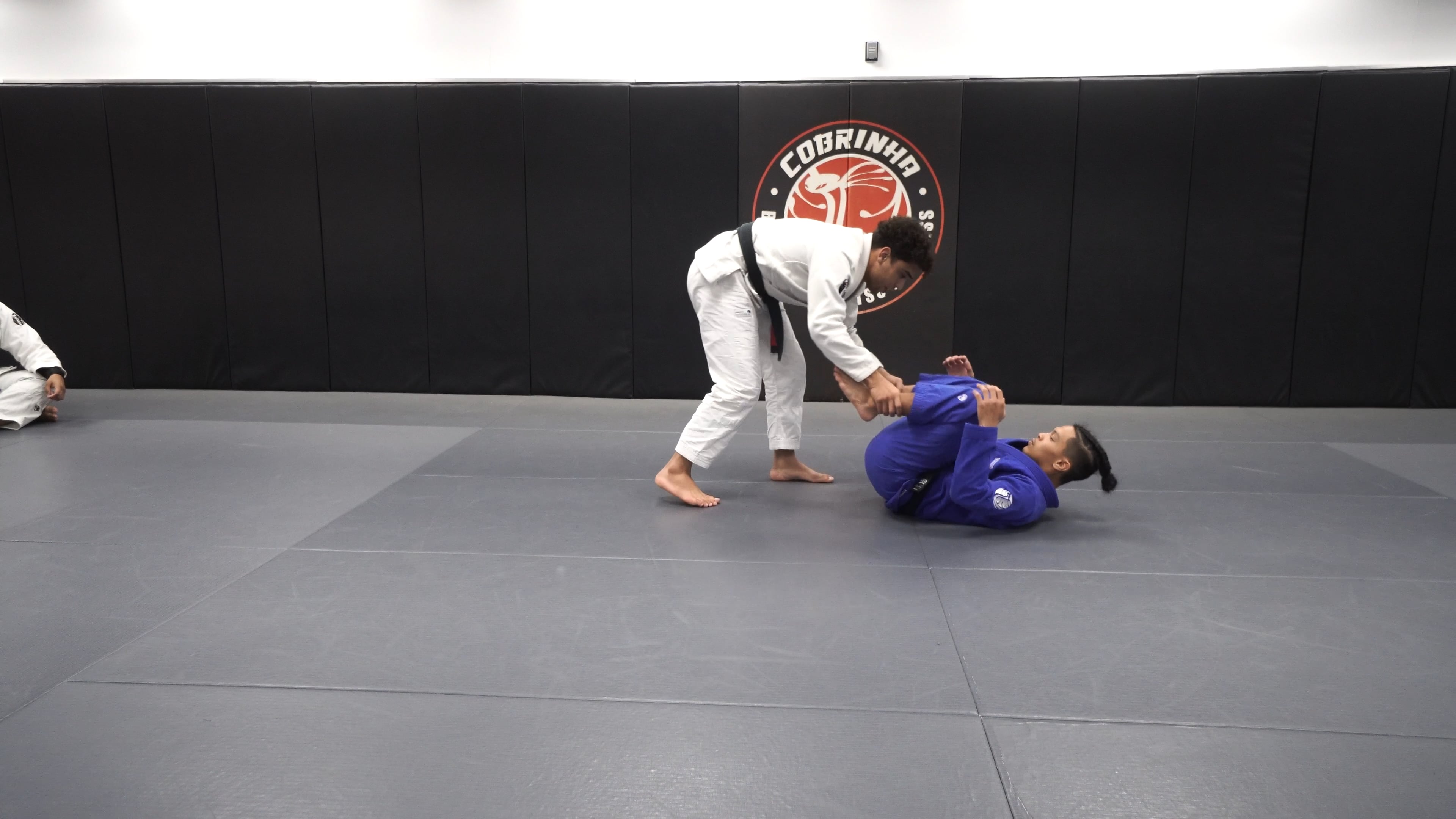 Entering the Leg Drag Position & Thigh Drag Option