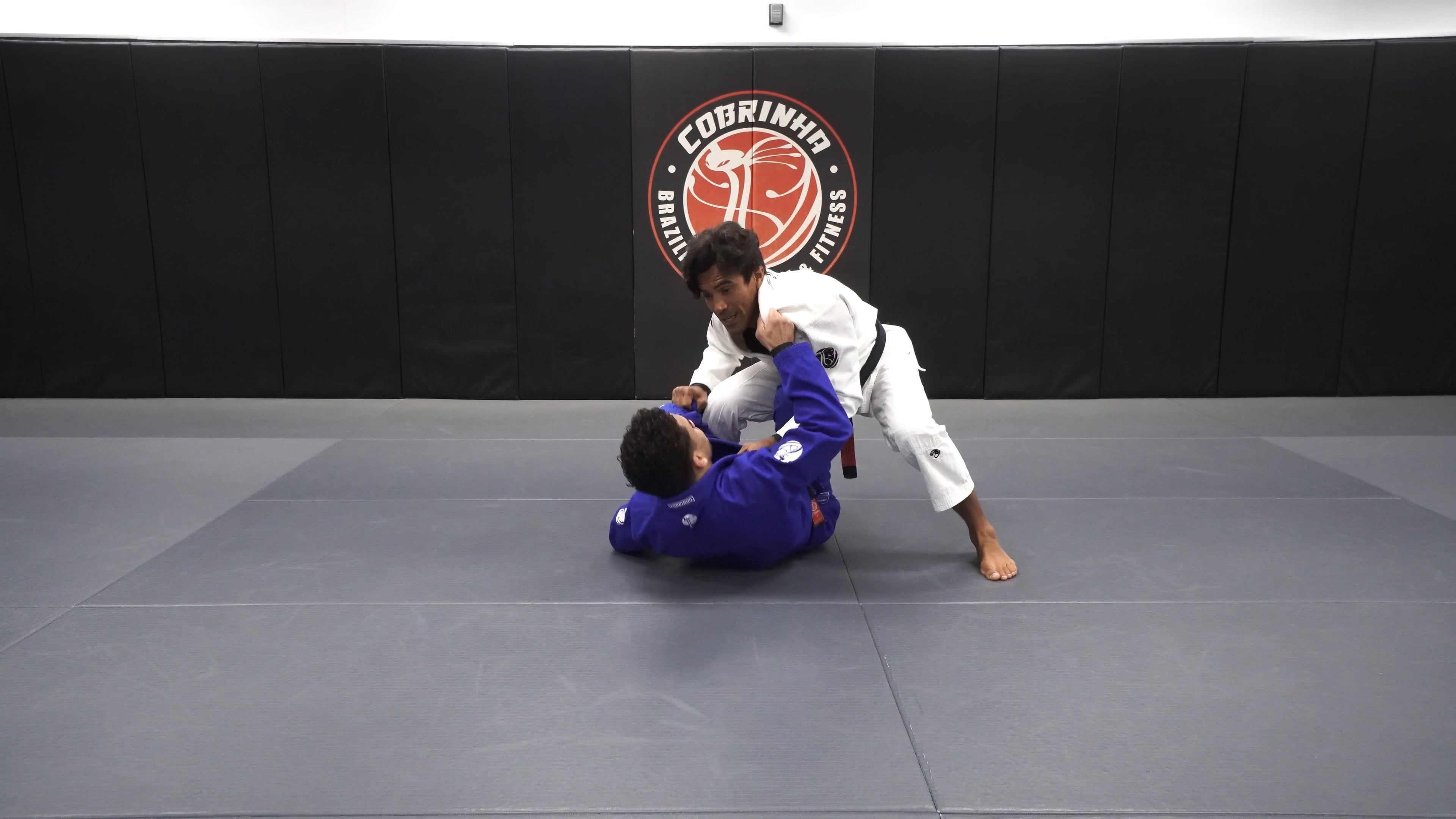 Lesson: Luxury Grip Passing - Using Angles to Chain Passes