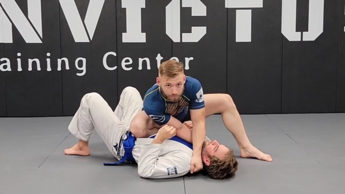 Basic #6 – Bearhug & Bodylock Defense / Collar Choke from Knee to Stomach