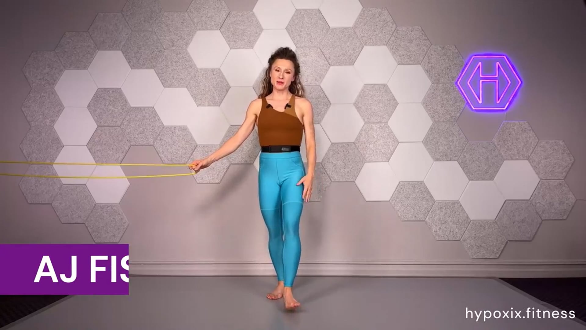 4.4 STANDING SPLIT PUSH