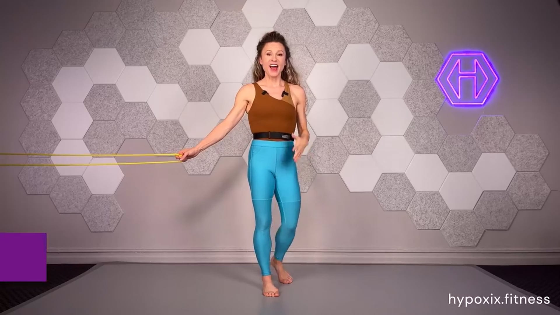 4.2 STANDING SPLIT PUSH