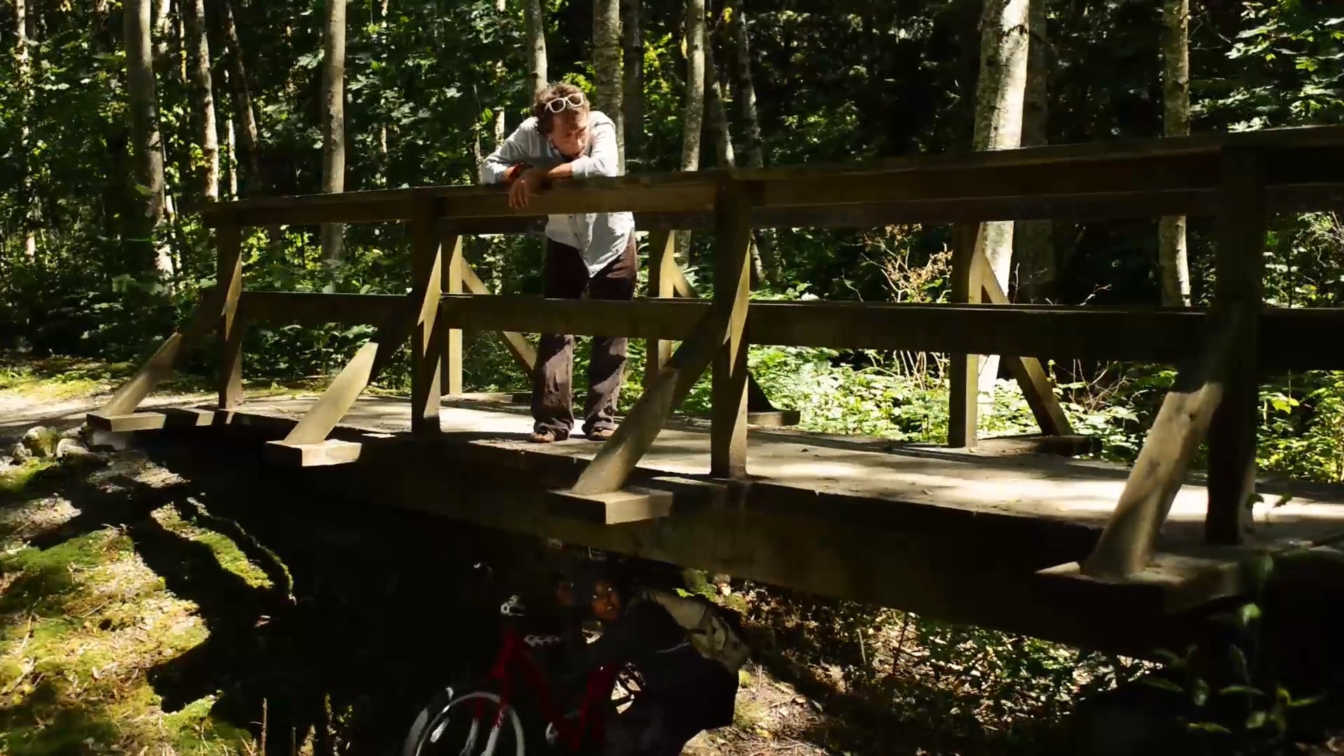 Salamander: A Mystery: S1: E1 Radio Signal 