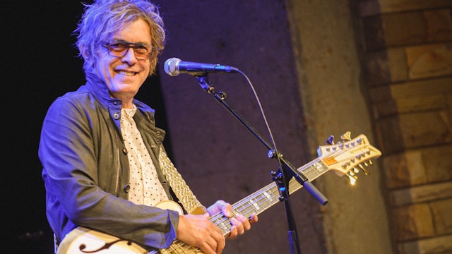 Tom Petersson of Cheap Trick Demonstrates Gretsch White Falcon