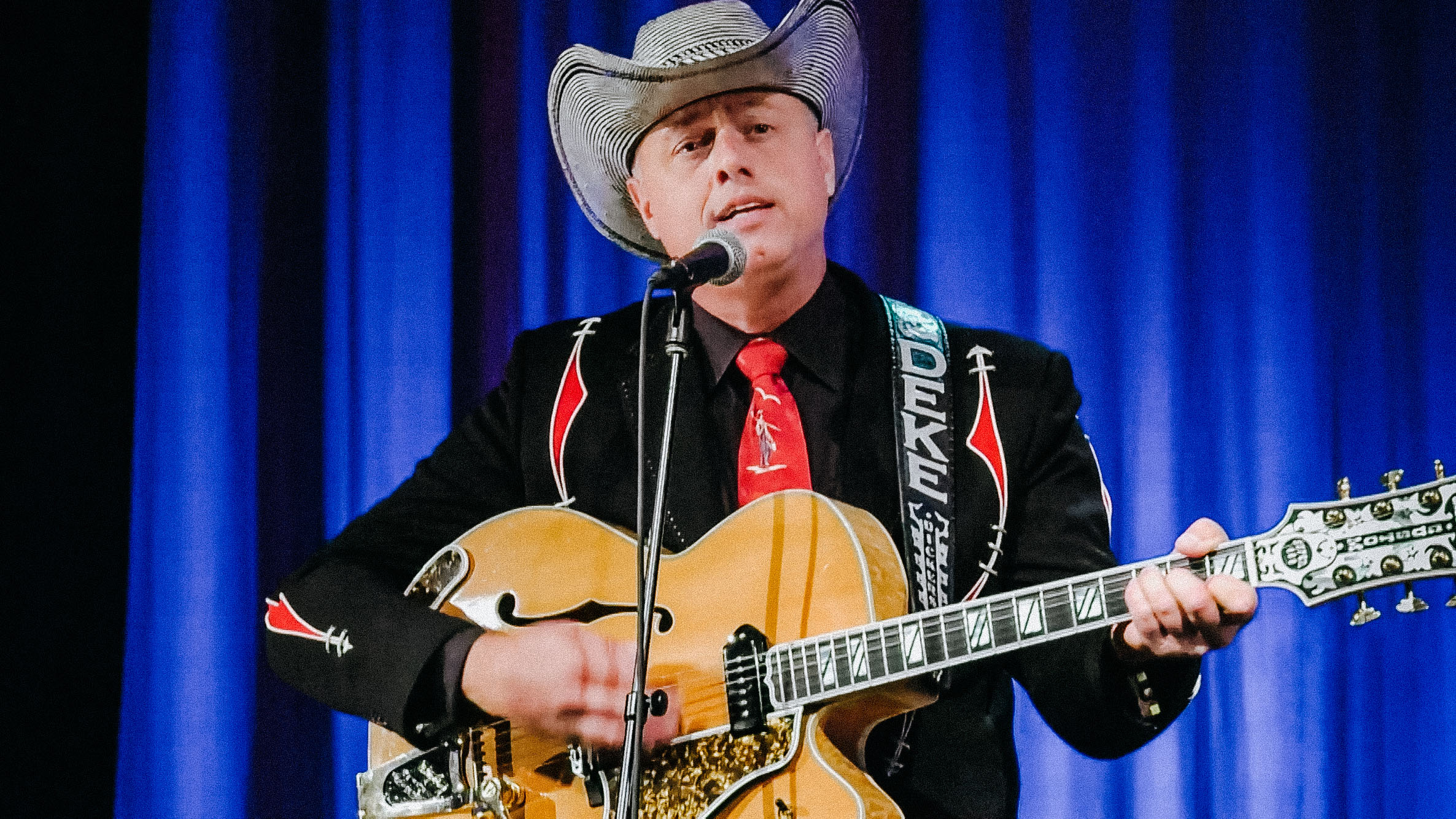 Deke Dickerson Performs California Country Music