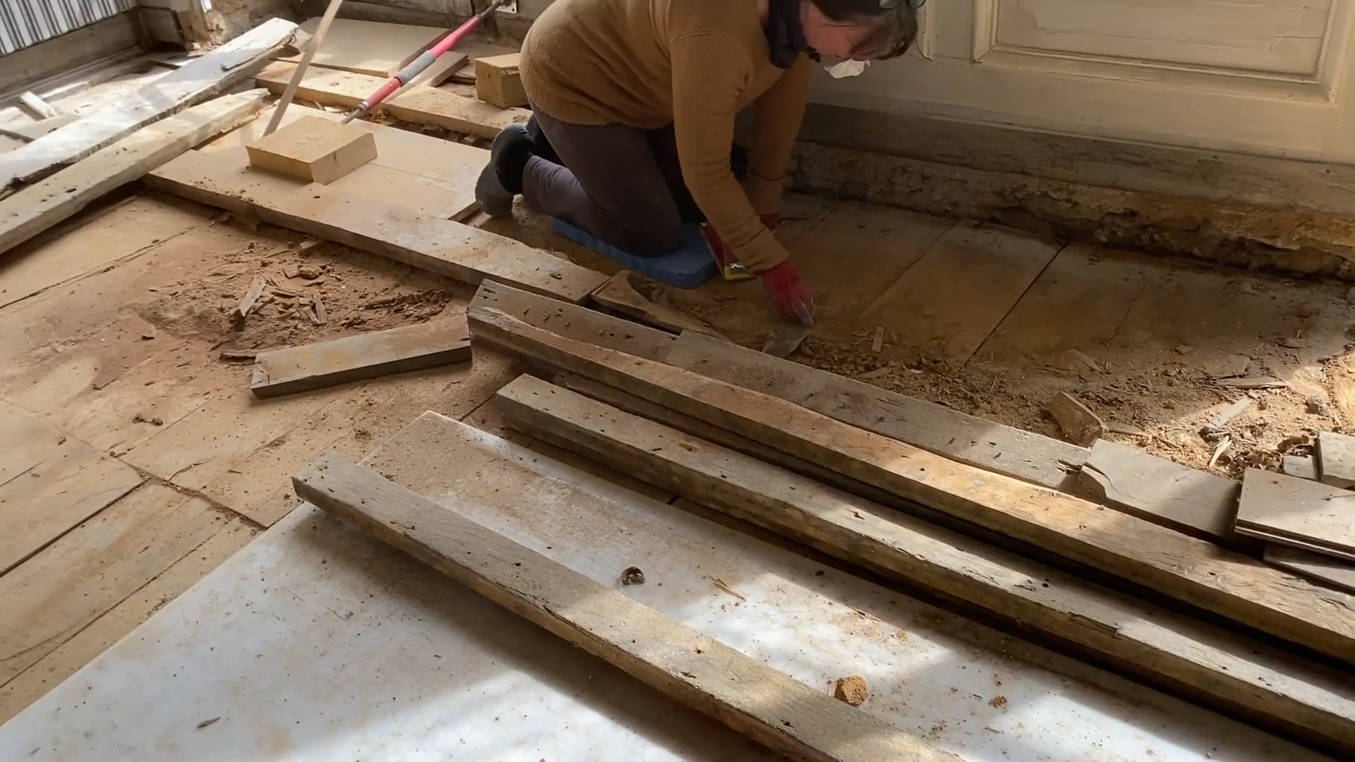 S3 E6 There Are Huge Holes In The Chateau!!