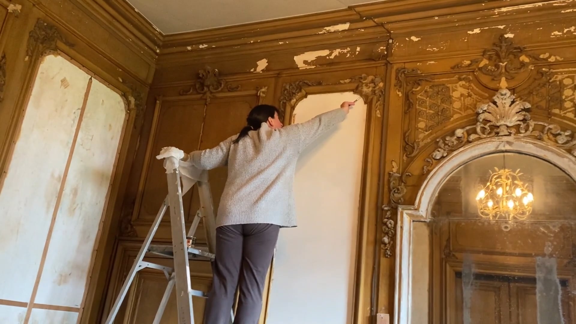 S2 E7 WE MADE A MISTAKE IN THE CHATEAU'S DINING ROOM...