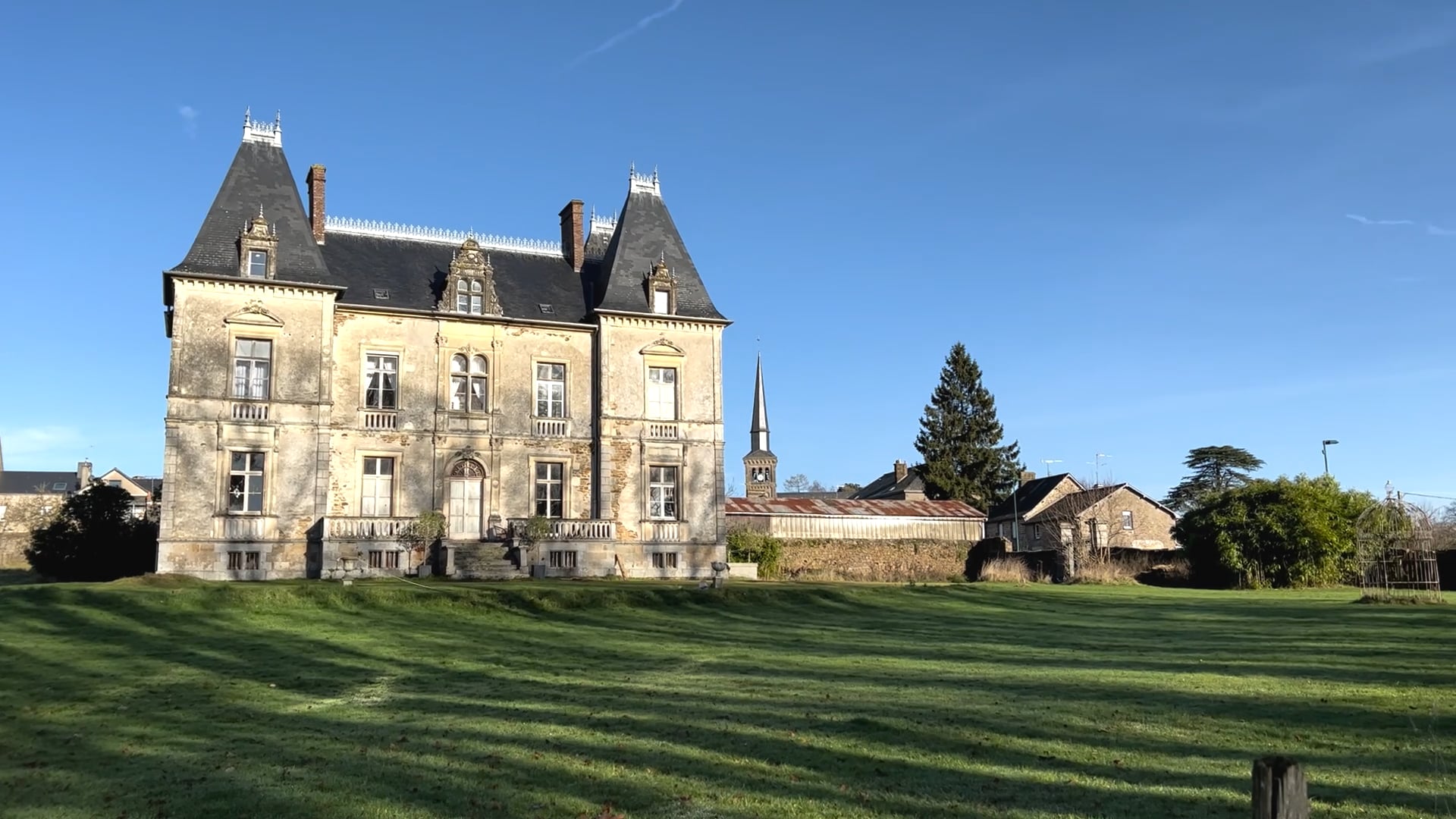 S2E9 Transforming a Dining Room: Fabric, Fixtures, and Finishes
