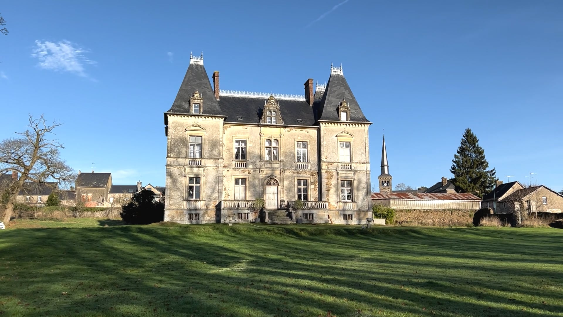 S2E23 Panic at the Chateau!