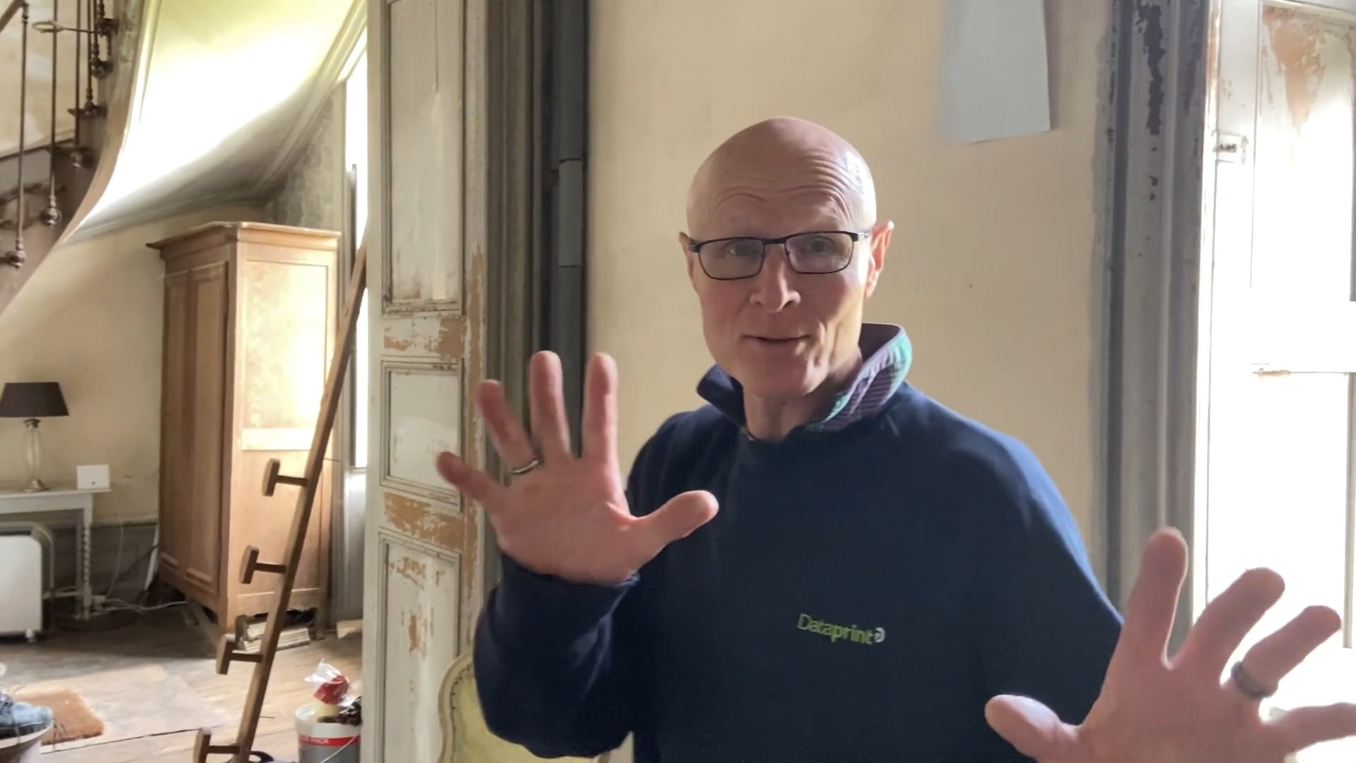 S7 E11 Shedding Light On The Château's Hallway