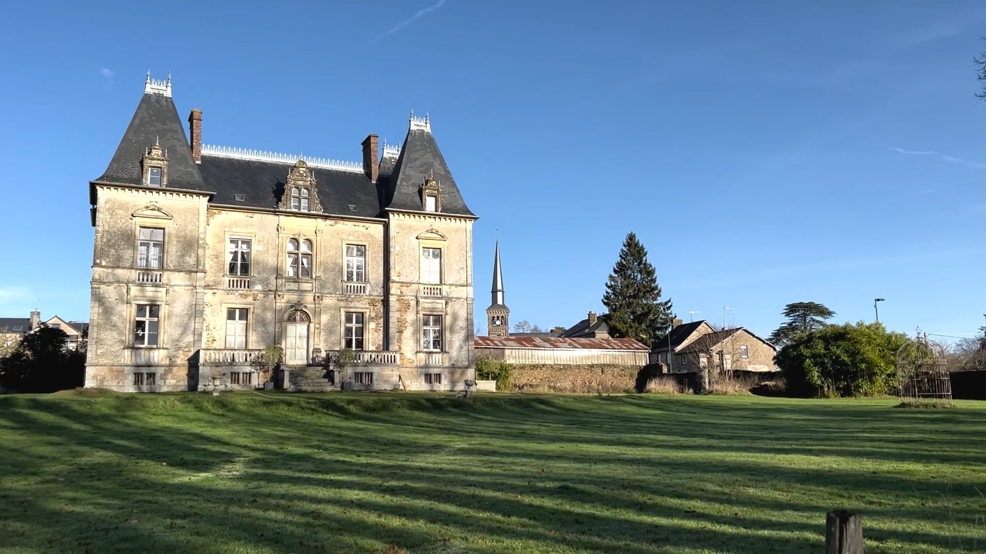 S2E20 Do You Know What This 19th Century Building Is?