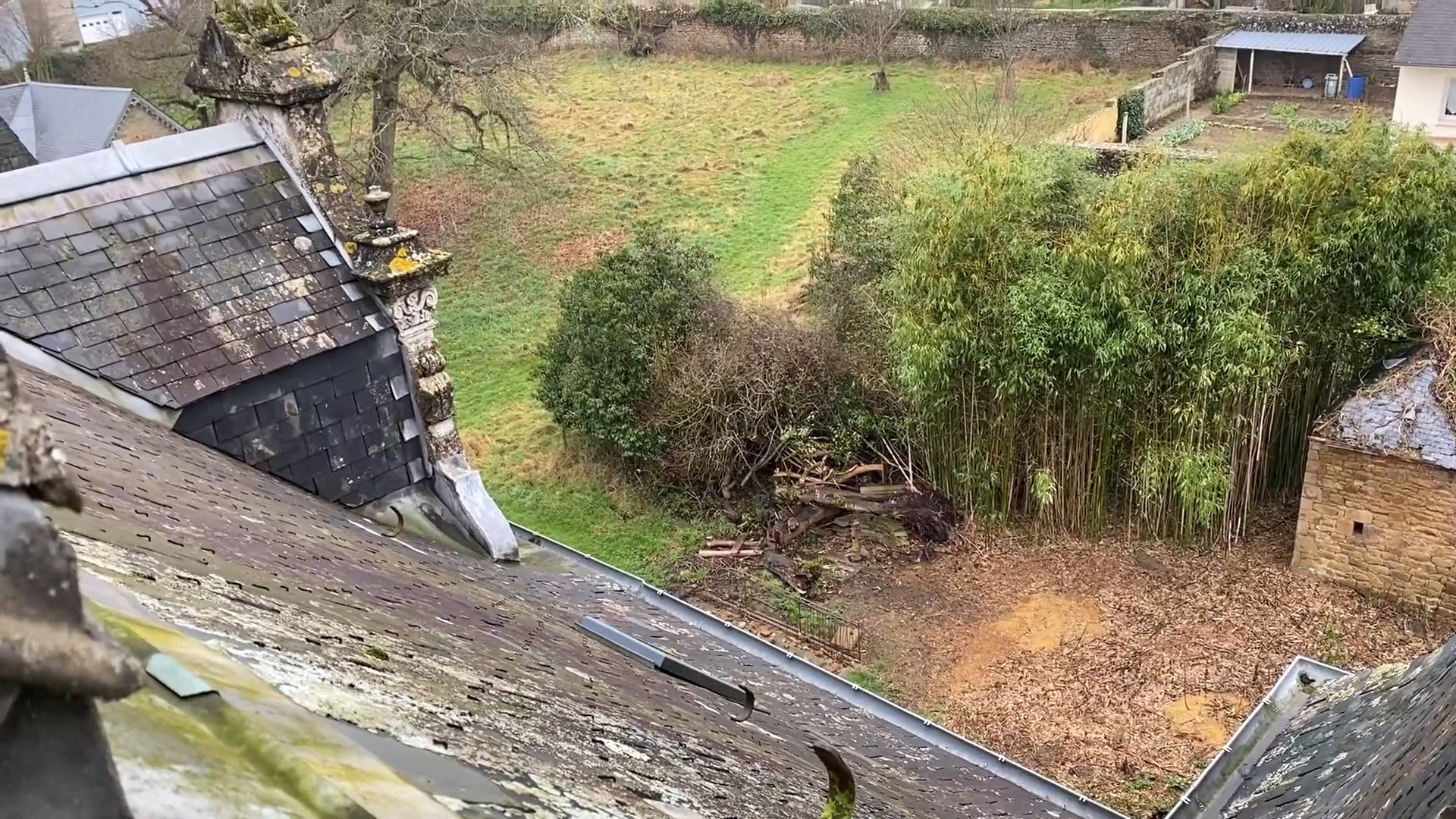 S2 E8 Climbing up to the roof