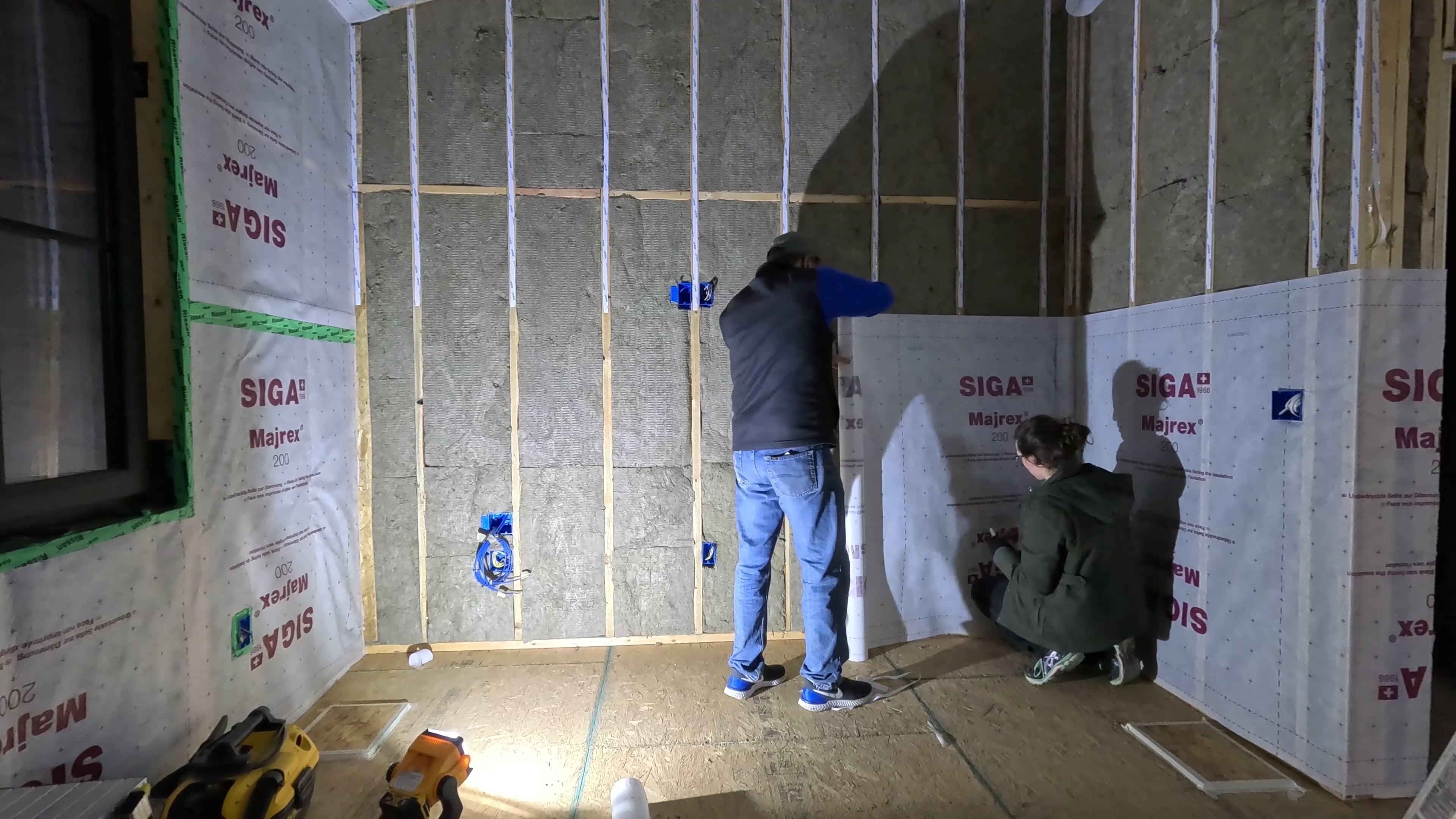 S5E8 Vapour Control Layer Installation