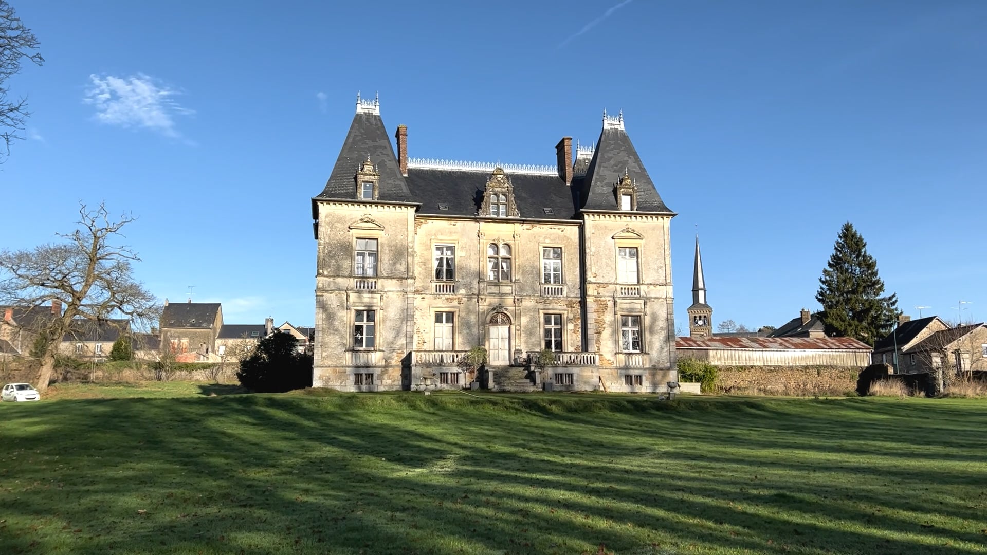 S3 E7 A visit to a nearby Chateau