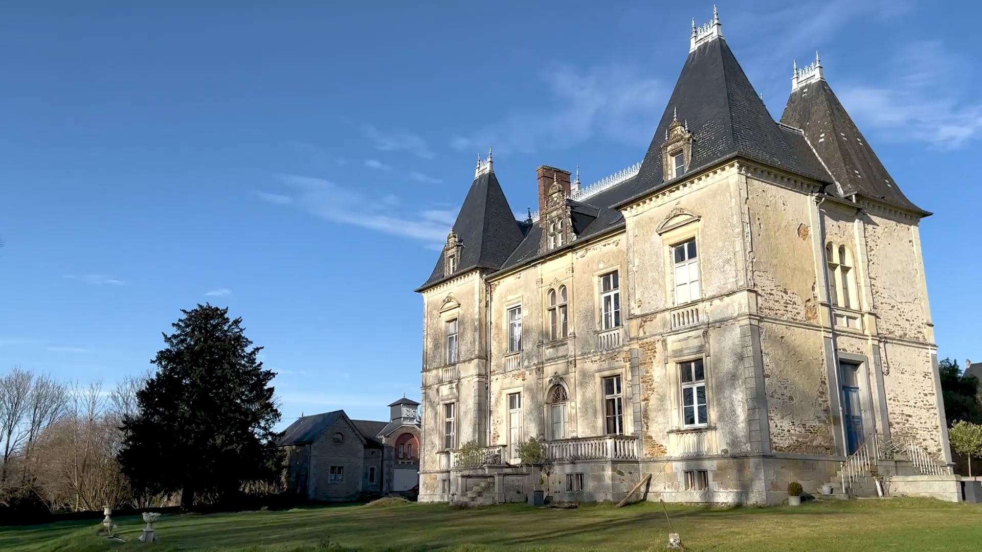 S2E10 Cleaning the Chateau with Toothbrushes