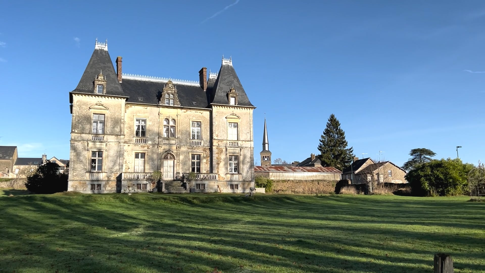 S2 E23 Panic at the Chateau!