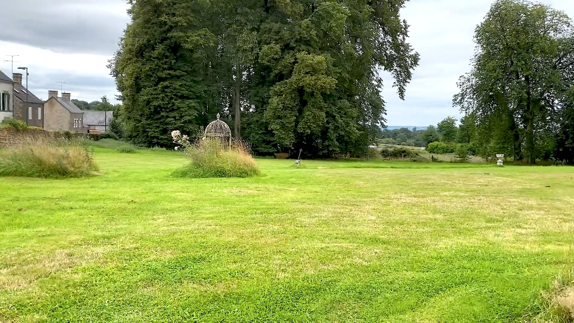 S1E5 Surprise Guests at the Chateau