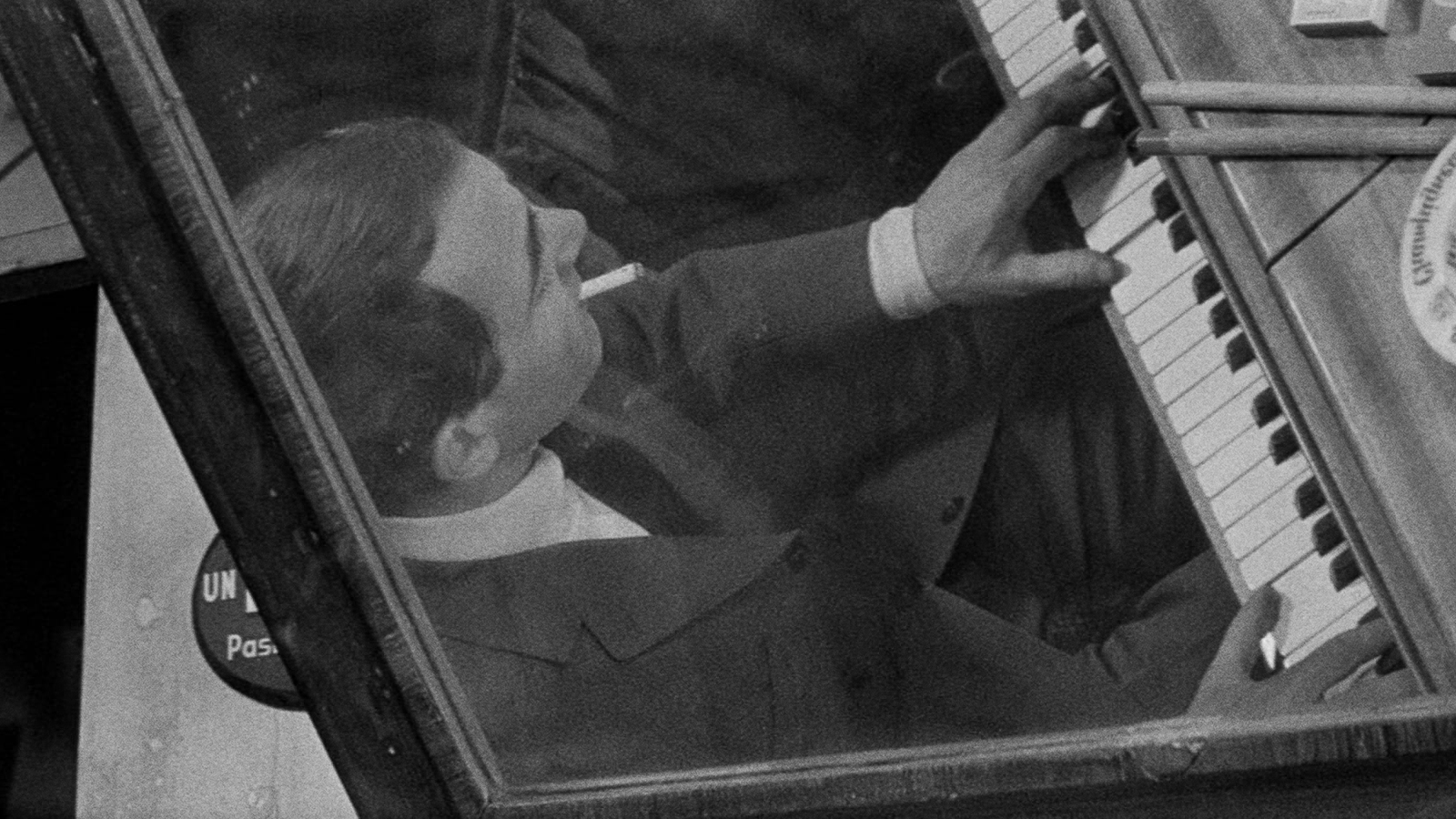 SHOOT THE PIANO PLAYER Commentary