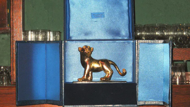 THE DARJEELING LIMITED: Trophy Case