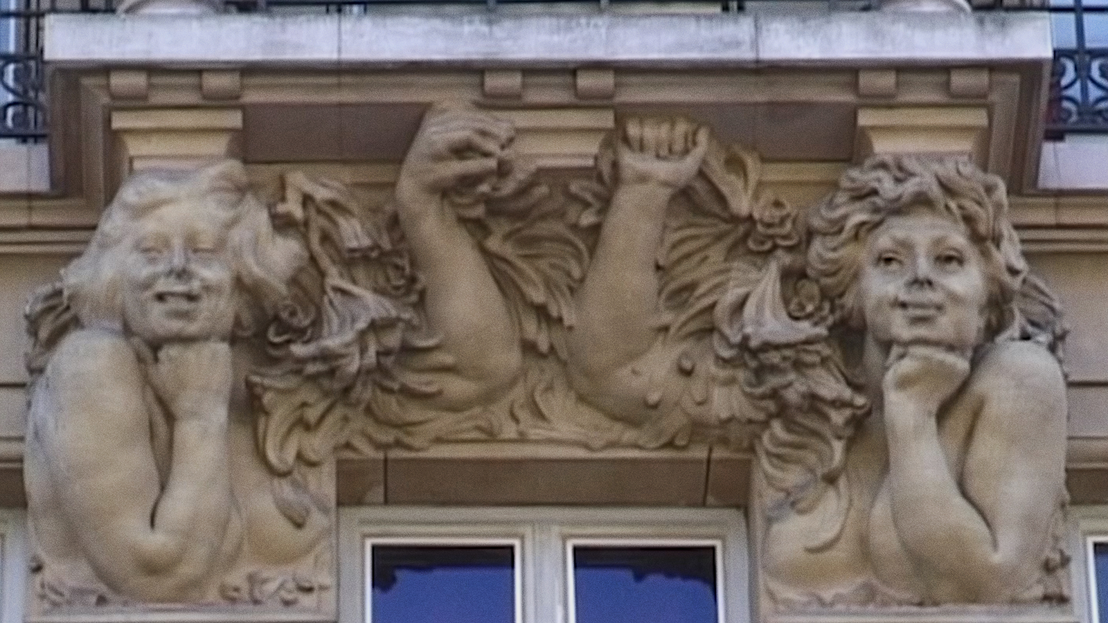 LES DITES CARIATIDES BIS