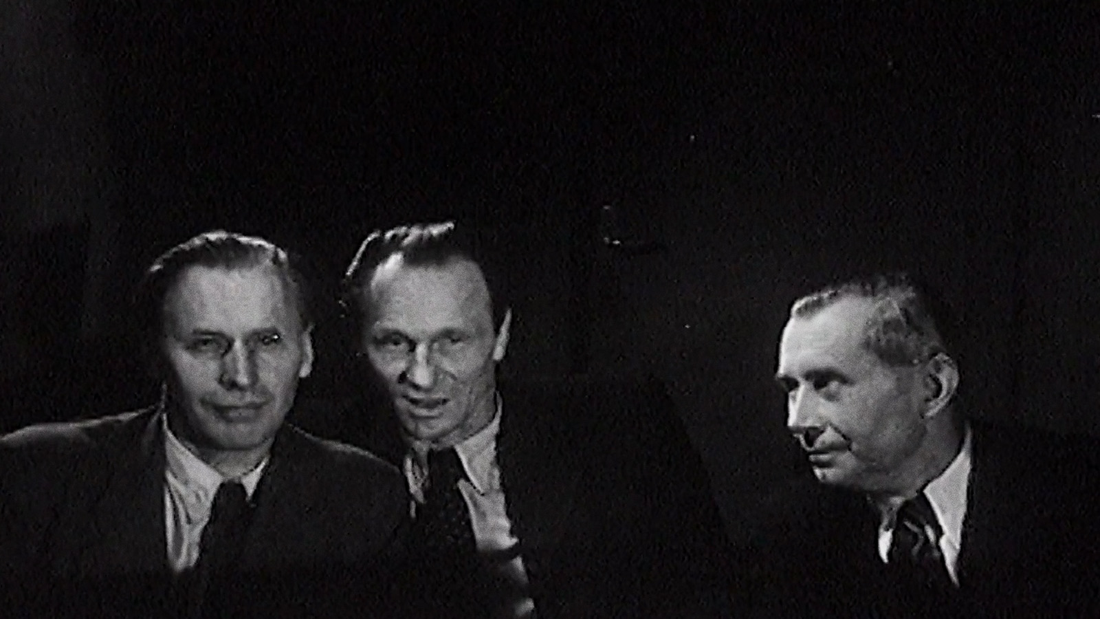 Fritz Rasp and Ernst Busch on THE THREEPENNY OPERA