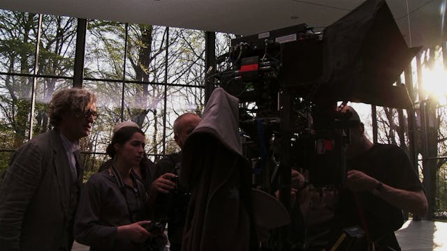 Behind the Scenes: Solo in a Glass Ho...