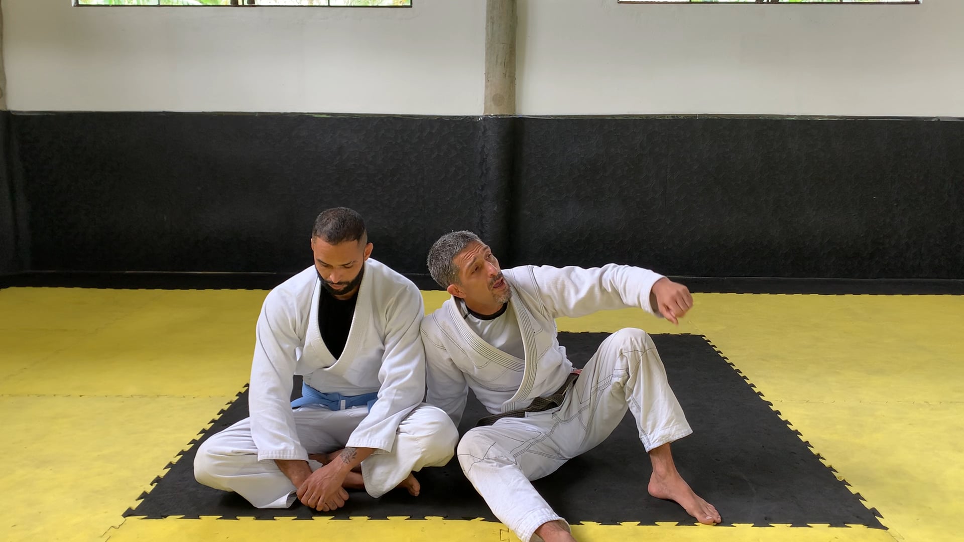 Passing the hand on the collar guard, standing up