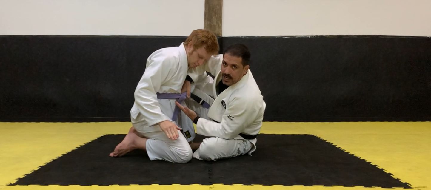 Gustavo controlando a guarda com os ganchos