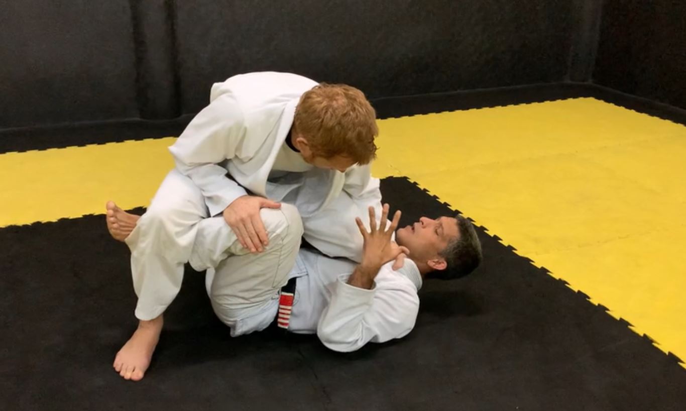 Curu-Curu fugindo para as costas 