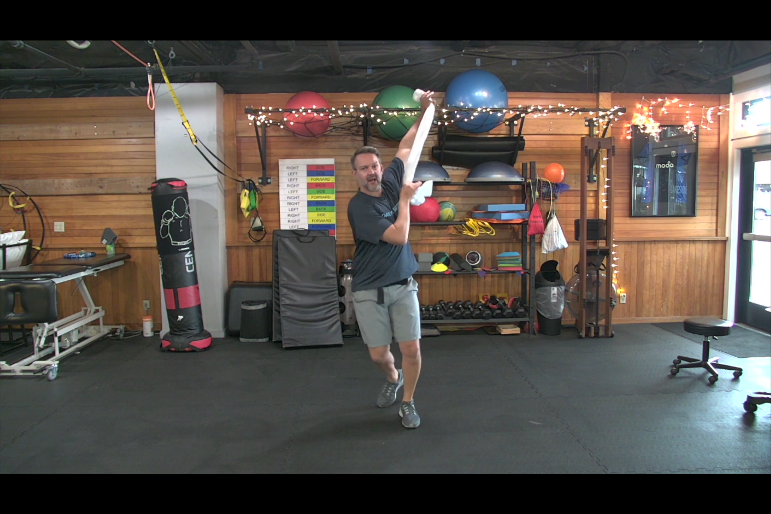 A.M.P. Class: Towel Workout (12.12.22)