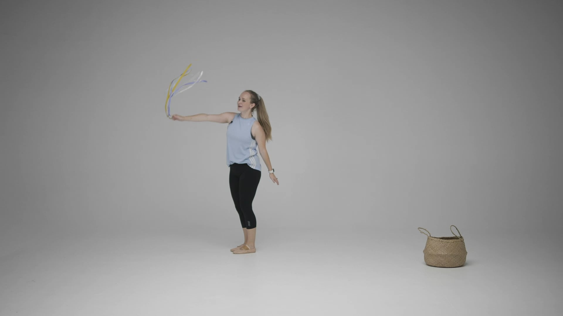 1-2yrs TRAVELLING - Walking Walking