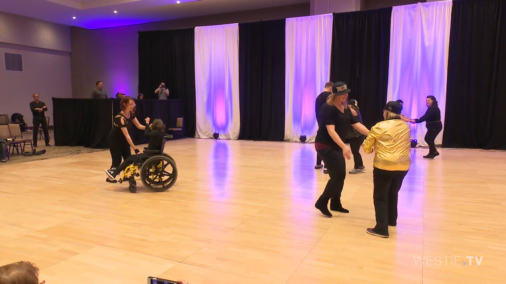 2017-5280-15 Dance With Friends