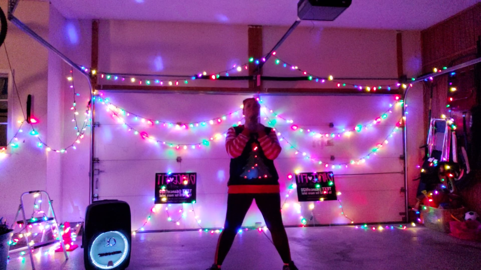 CHRISTMAS Oblique crunch, squats, chest fly - "Turn Up Ye Merry Gentlemen"