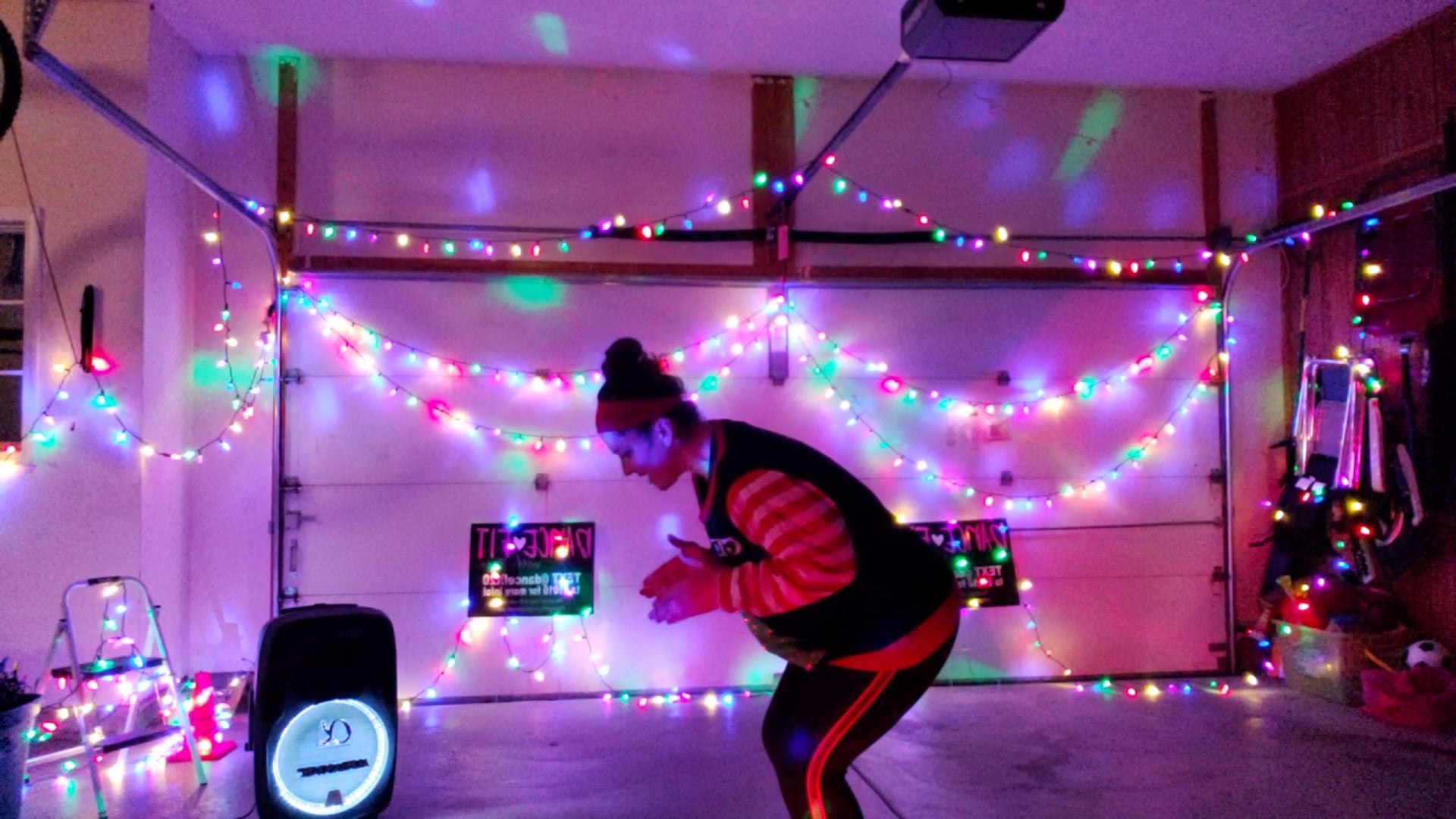 CHRISTMAS Triceps, Back, Shoulders, & Lunges - "Feliz Navidad" by Aquadrop