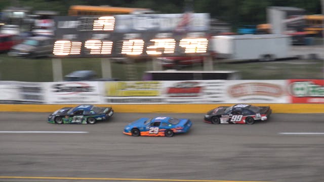 Slinger Speedway Big 8 Late Model Fea...