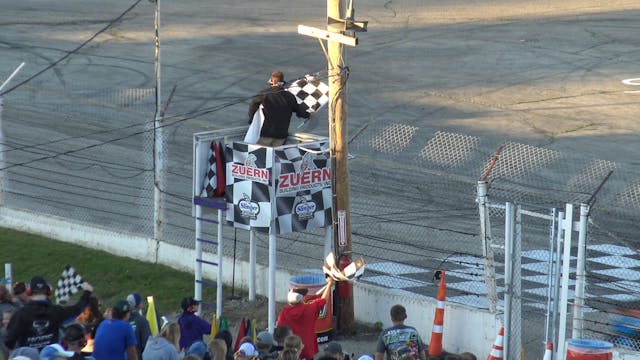 Slinger Speedway sport truck feature ...