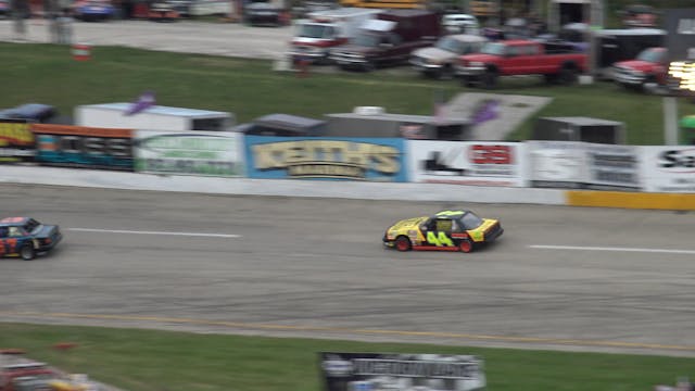 Slinger Speedway Super Beez Semi Feat...