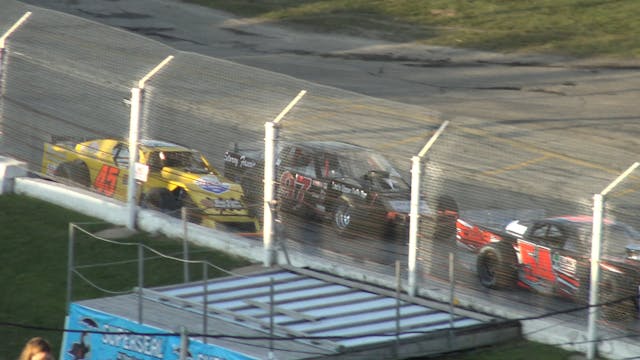 Slinger Speedway modified heat race A...