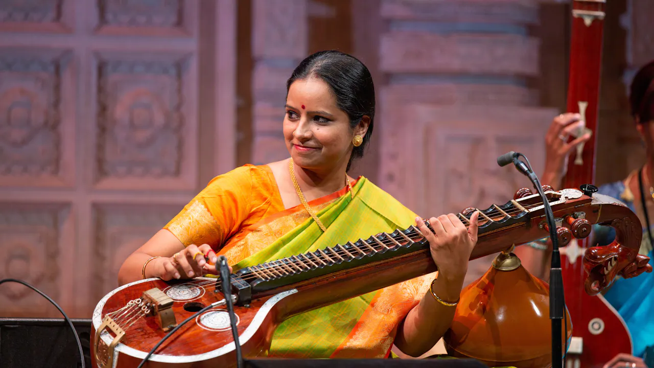 jayanthi-kumaresh-raga-shanmukhapriya-saraswati-veena-darbar-player
