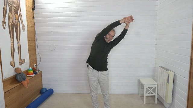 Tirer les bras au dessus de la tête 1& 2