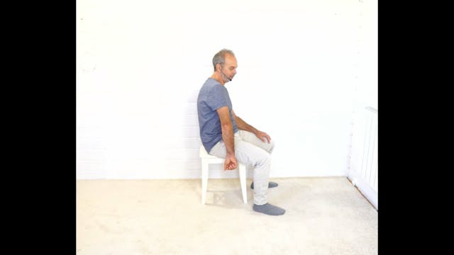 Tourne le poing, bras détendu