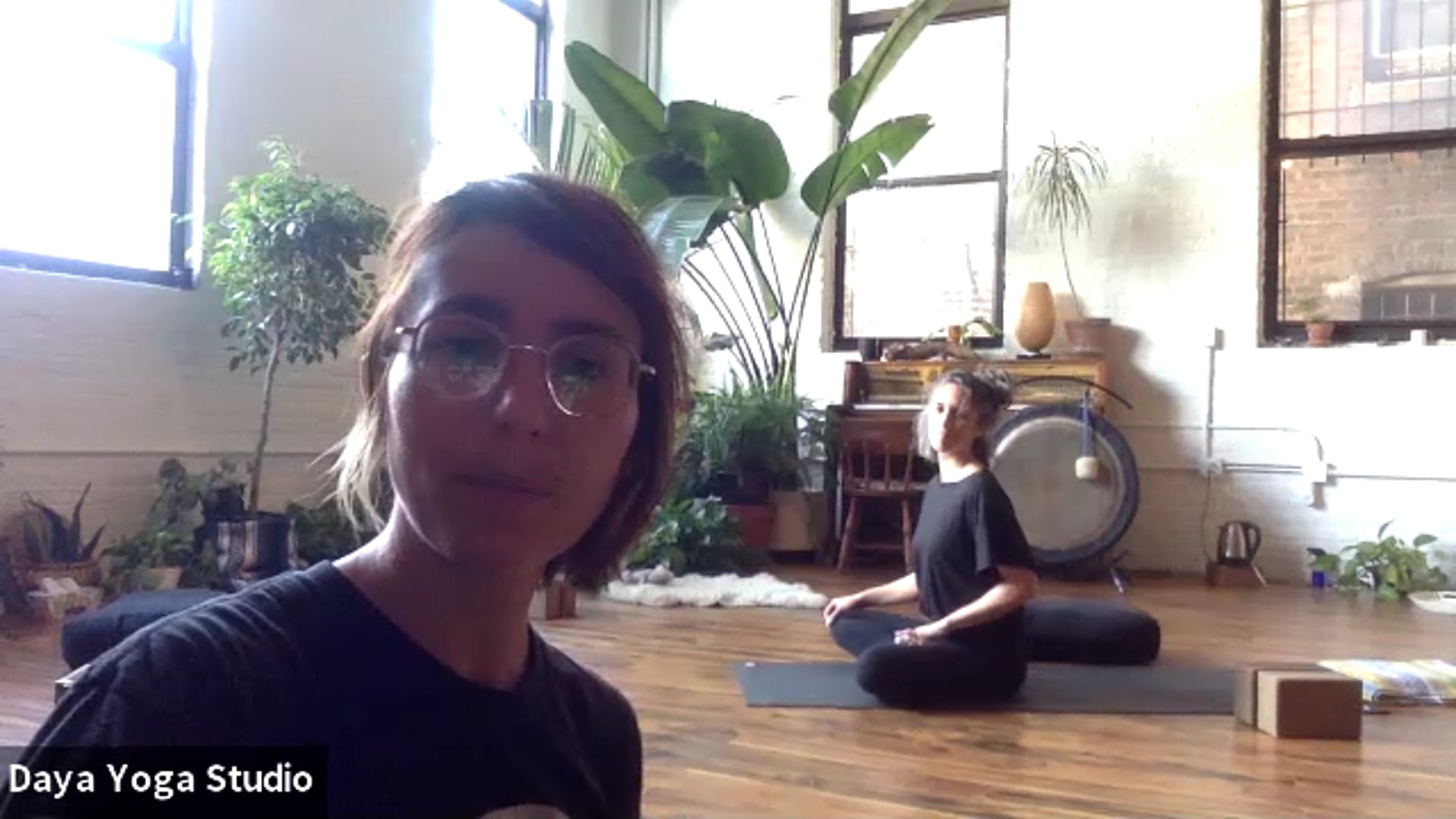 Candlelit Luna Flow + Live Music with Ania Lesniak - 05.04.20