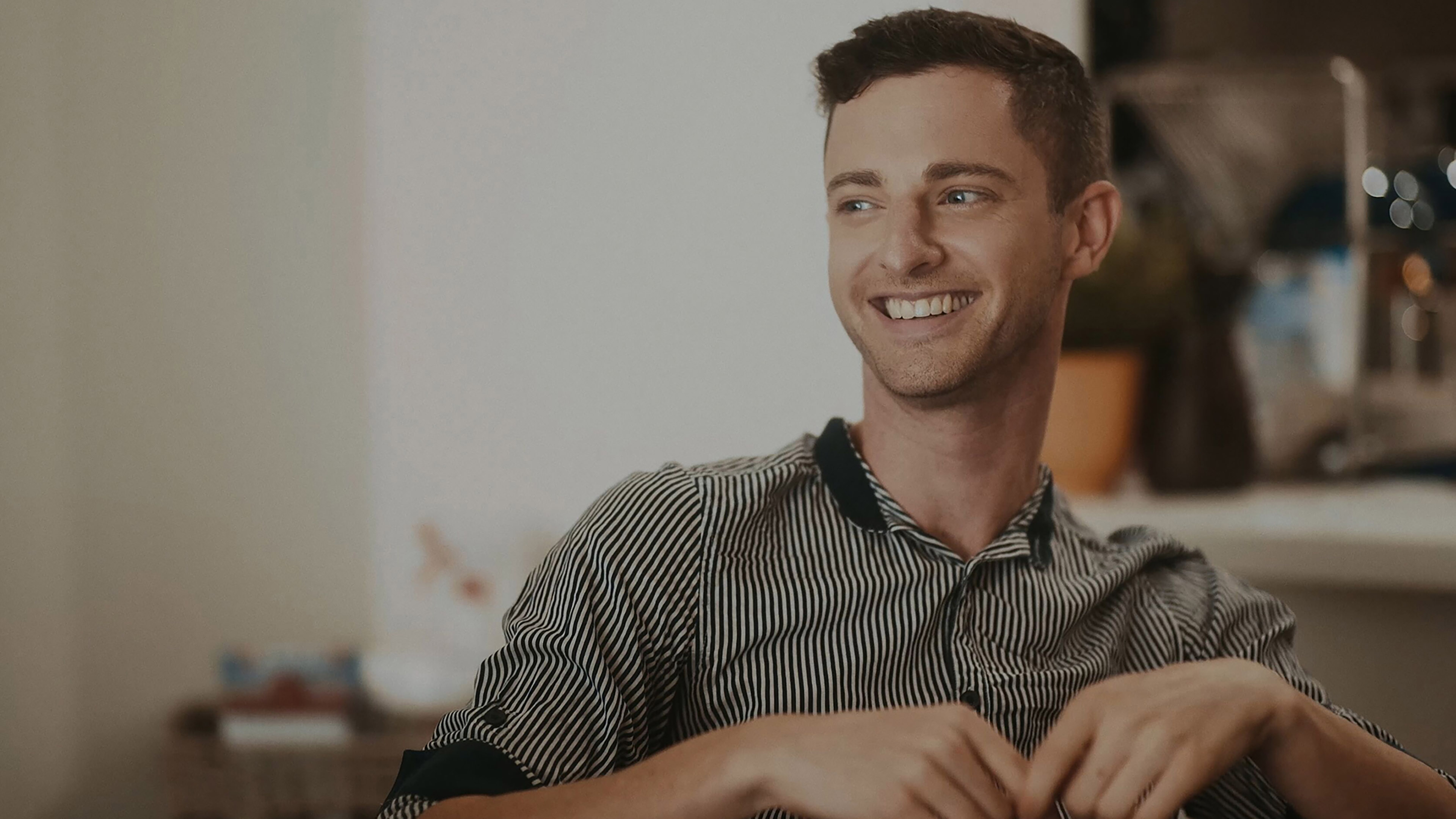 I'm Fine - S3: E5 - "Un Chien Andalou"