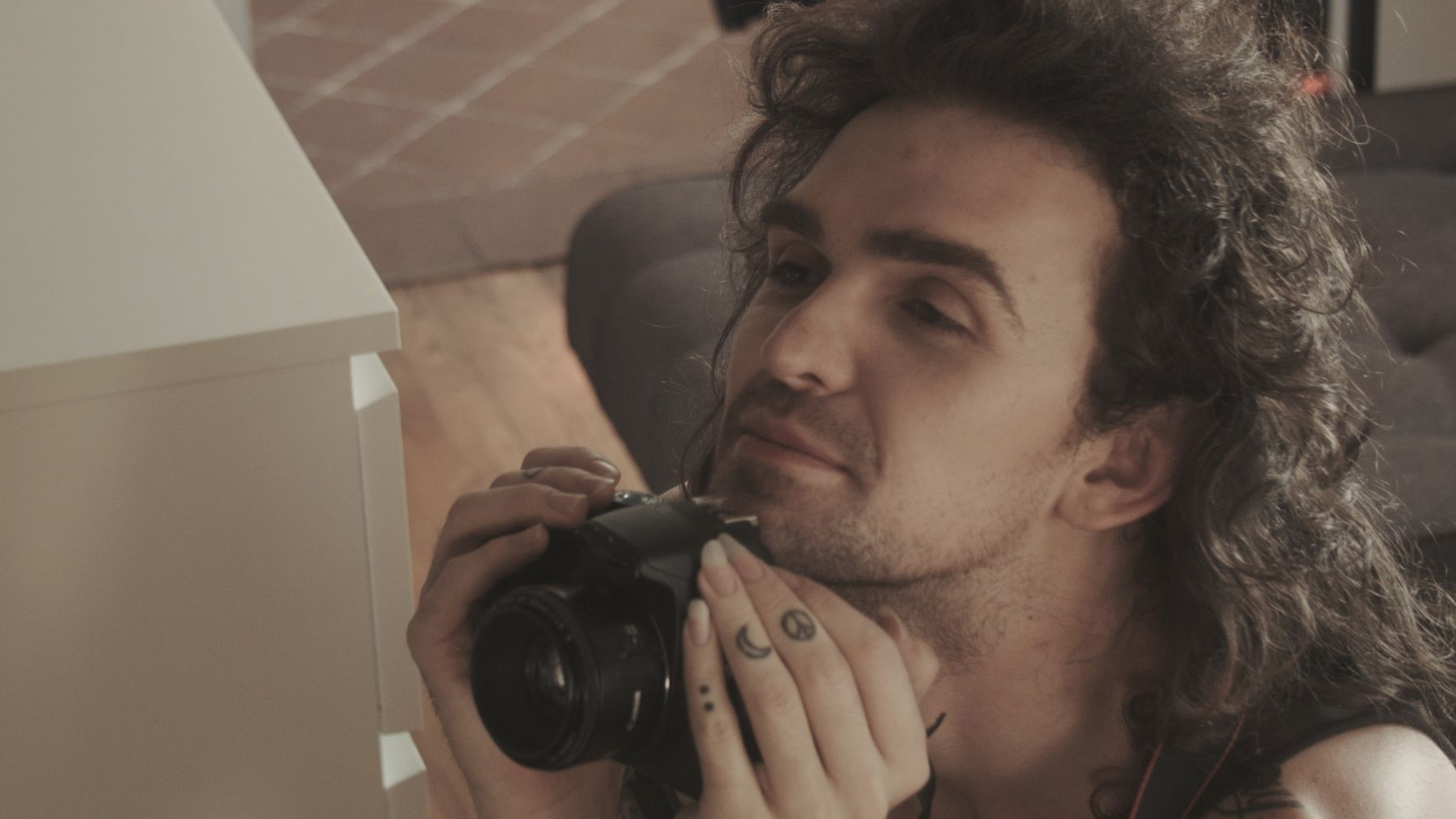 Stranger Hearts - S1: E5