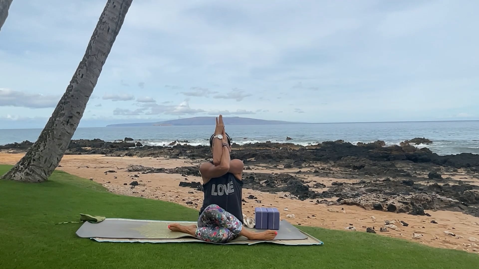 6-10-25 Gentle Beach Yoga: Physical and emotional solutions to healing hips and  shoulders.
