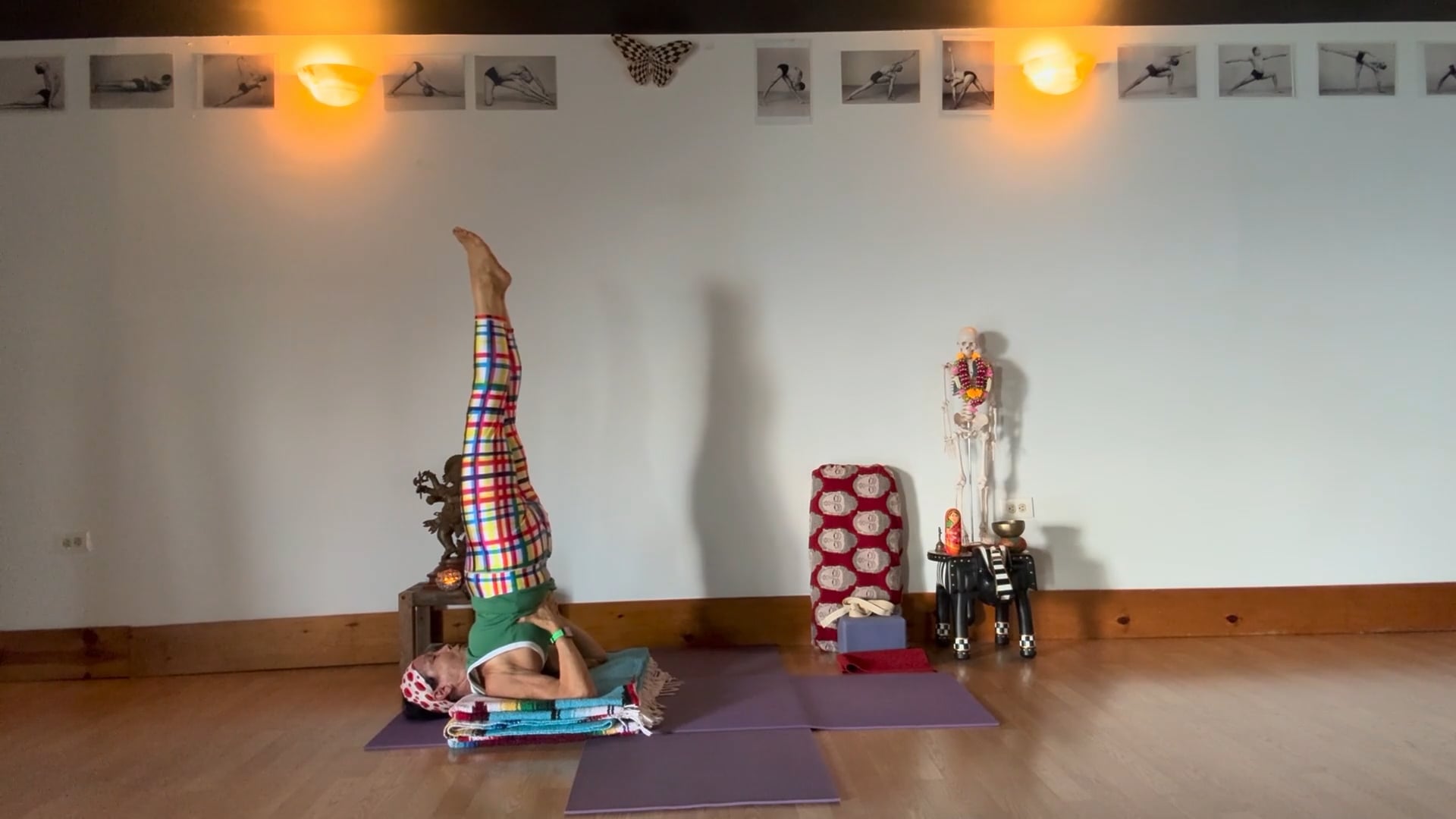 3-6-26 Iyengar Yoga Level 2:  Activating the pelvis to ground and the shoulders to open the shoulders.