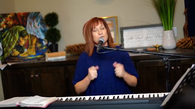 God Still Heals  Worship with Julie M...